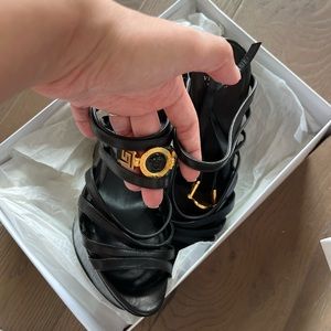 Versace womens 40.5 black wedges